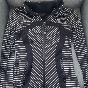 Lululemon Sweater. Size Small.